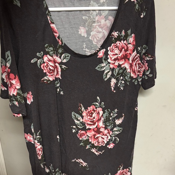 Elegant Floral Short Sleeve Top - Picture 5 of 7